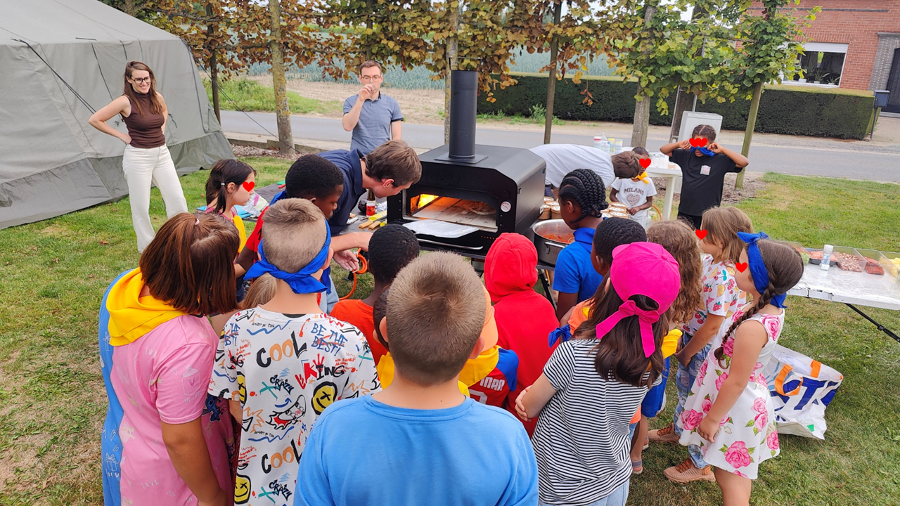Pizza JCI4kids op kamp